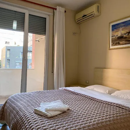 Dori's - Cozy Place Near The Center Apartment Tirana